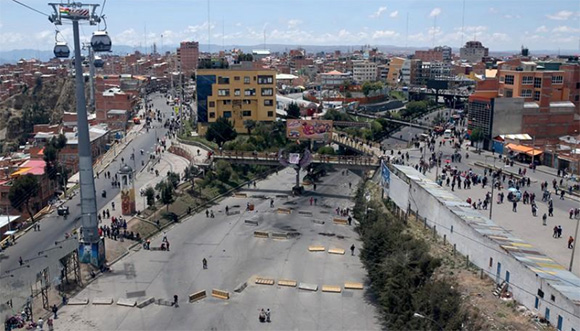 Bloqueo de calle en El Alto, cerca de La Paz. Foto: Reuters