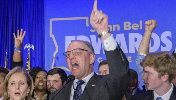 Edwards fue reelegido tras derrotar a su rival republicano. Estas elecciones a gobernador se esperaban como un barómetro de la popularidad de Trump. Foto: AP.