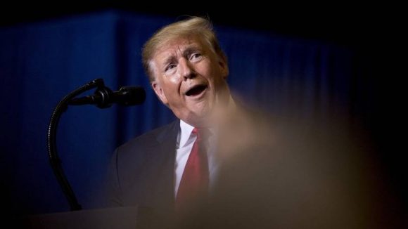 Donald Trump se burla Joe Biden en Mississippi (EE.UU.). 1 de noviembre de 2019. Andrew Harnik / AP.