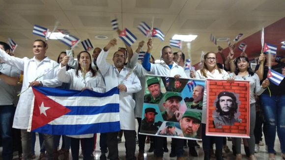 Arriban a Cuba primer grupo de colaboradores de la salud en Bolivia. Foto: Lissett Izquierdo/ Cubadebate.