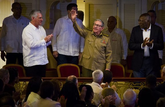 Asisten Raúl y Díaz-Canel a primera sesión extraordinaria de la Asamblea Provincial del Poder Popular de La Habana. Foto: Irene Pérez/ Cubadebate.