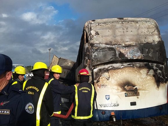 El accidente de tránsito ocurrió cerca de las 6:20 a.m. en el kilómetro 480 de la Carretera Central (próximo al entronque de Pesquería). Foto: Eric Yanes/Periódico Invasor/Facebook.