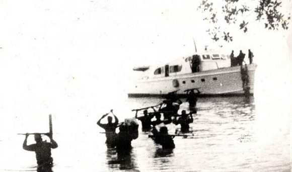 Esteban Sotolongo Pérez recuerda que se resbalaba mucho y se hundía en el fango. Foto: Granma.