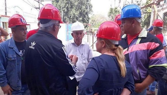 Precisó Machado que la actual zafra demanda esfuerzos diferentes y debe hacerse con los recursos existentes, buscando alternativas con los trabajadores. Foto: Ramón Ávalos Rodríguez/CMHW