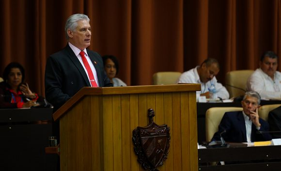 El presidente cubano, Miguel Díaz-Canel, inicia discurso de clausura del cuarto periodo ordinario de sesiones de la Asamblea Nacional en su IX Legislatura. Foto: Irene Pérez/ Cubadebate.