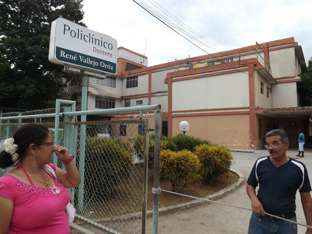 El policlínico René Vallejo de Manzanillo brinda servicios de salud para más de 22 mil habitantes de su área de salud y es sede de varias consultas municipales // Foto Marlene Herrera