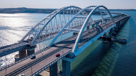 La autopista consta de cuatro carriles y tiene una capacidad de tráfico de 40 mil vehículos al día. Foto: Rusia Today.