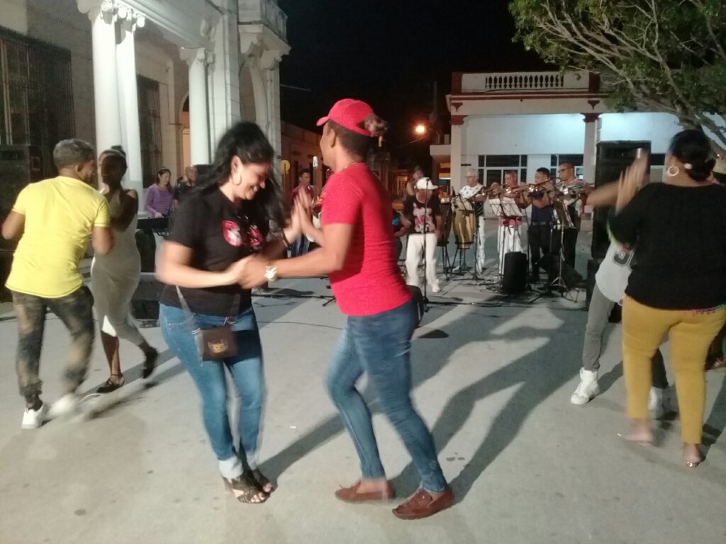 El casino es un estilo de baile de gran popularidad y forma parte del patrimonio cultural de la nación caribeña// Foto Denia Fleitas Rosales 