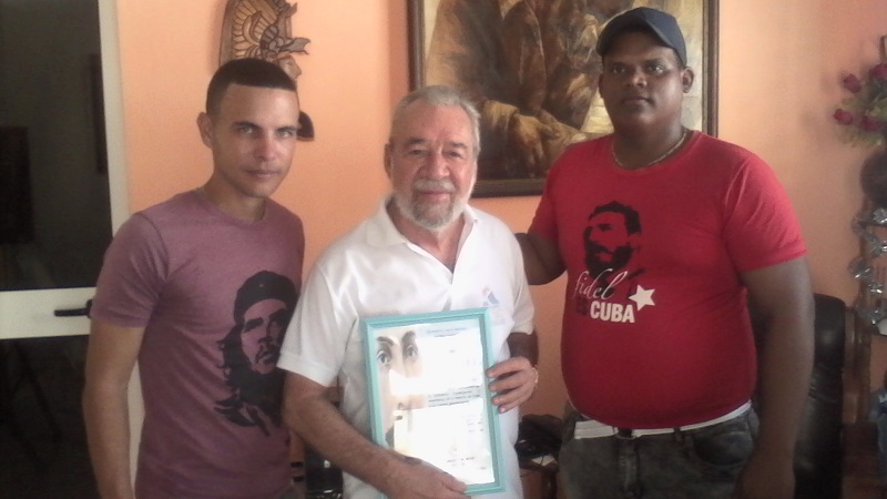 Entregan Premio Abdala a Pachy // Foto Cortesía de la presidencia del MJM de Manzanillo