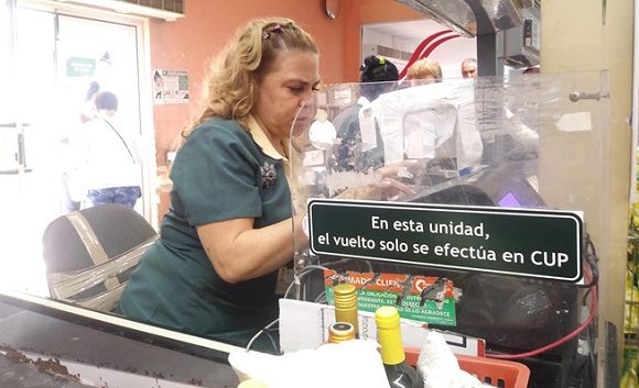 Establecimiento Almendares, perteneciente a la Corporación Cimex, ubicado en la esquina de Avenida 41 y Avenida 42, en el municipio habanero de Playa.Foto: ACN.
