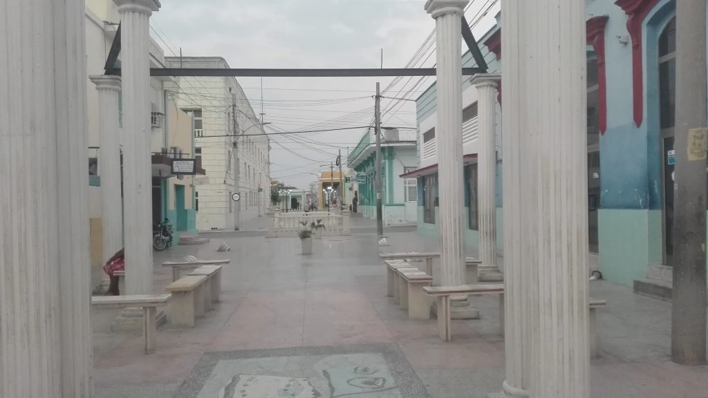 Manzanillo con menos personal en la calle, en las tardes // Foto Marlene Herrera