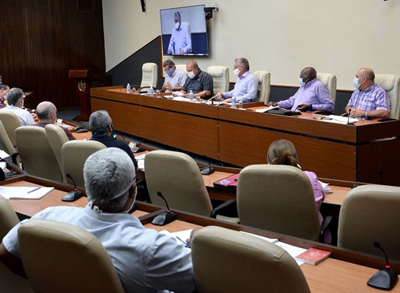 Reunión de trabajo en el Palacio de la Revolución para dar continuidad al análisis de la situación que presenta el país ante la COVID-19. Foto: Estudios Revolución.