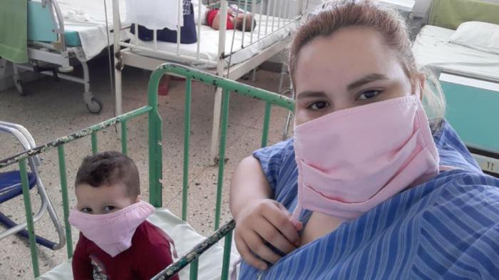 Próximos a cumplir el periodo de aislamiento de los 14 días, el pequeño Dilan y su madre Liliana, serán sometidos nuevamente a una prueba de confirmación para descartar la existencia del virus en sus organismos. Foto: Cortesía de la entrevistada