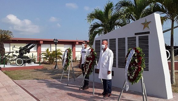 Ofrendes florales del General de Ejército Raúl Castro Ruz, primer secretario del Comité Central del Partido Comunista de Cuba, y de Miguel Díaz-Canel Bermúdez, Presidente de la República, a los héroes y mártires de la gesta de Playa Girón. Foto: Barbara Vasallo.