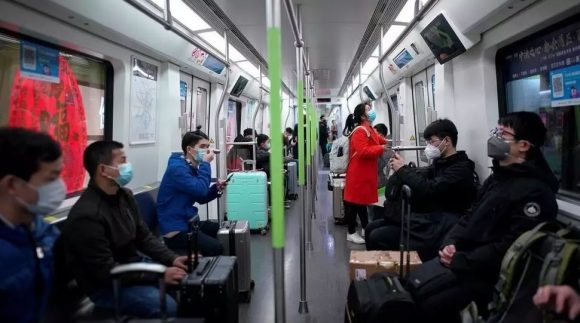 Tras 11 semanas de cierre, la ciudad de Wuhan, en la provincia de Hubei, está experimentando una reanudación parcial de las actividades comerciales. Foto: Reuters.