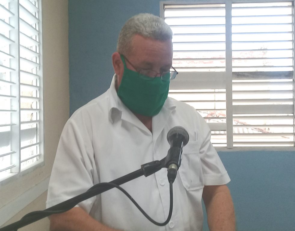 Doctor Carlos Rodríguez, director de Salud en Manzanillo // Foto Lilian Salvat