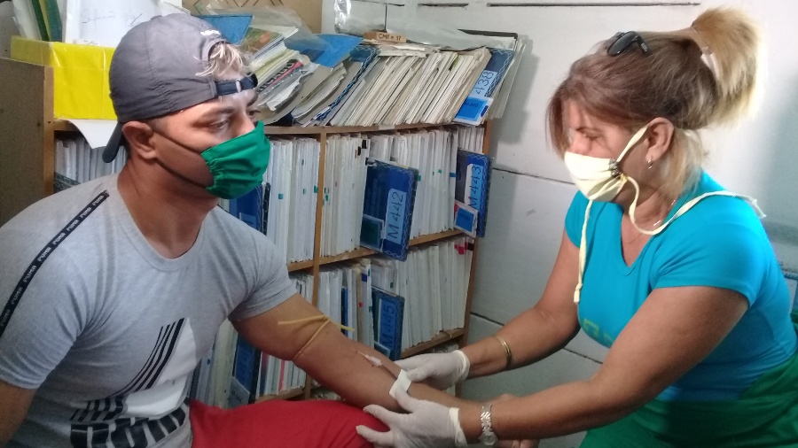 Los jóvenes se destacaron en esta donación voluntaria de sangre // Foto Eliexer Pelaez Pacheco