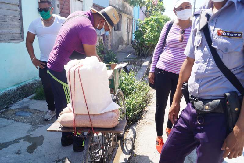 Momentos del operativo policial en Centro de Elaboración de Manzanillo