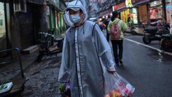 Wuhan, donde primero se reportó la neumonía COVID-19, lucha por volver a la normalidad. Foto: AFP