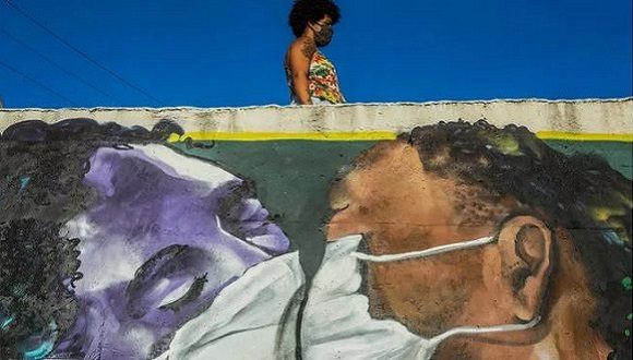En Sao Paulo la población negra tiene 62% más riesgo de morir por COVID-19. Foto: Antonello Veneri / AFP.