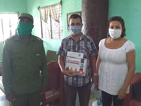 Combatientes del MININT forman parte del pueblo // Foto Federación de Mujeres Cubanas de Manzanillo  (Tomada de Facebook)