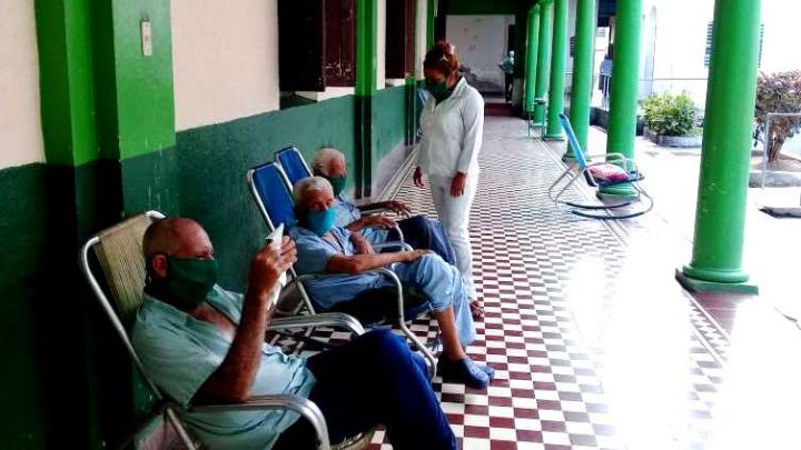 Hogar de Ancianos Padre Acevedo // Foto Rafael González Castro