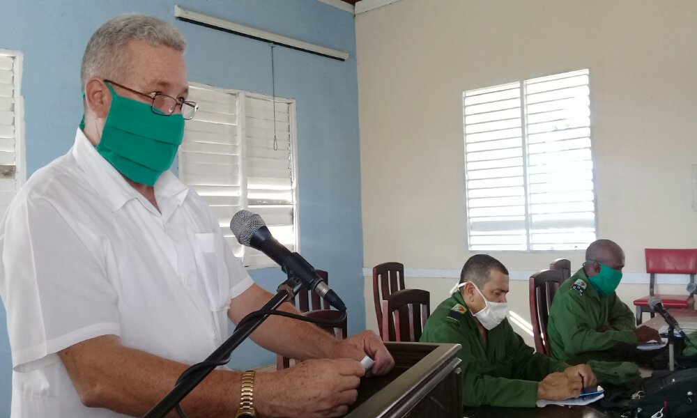 El Dr. Carlos Manuel Rodríguez llama a los manzanilleros a mantener la disciplina en esta etapa de recuperación //Foto Eliexer Pelaez Pacheco