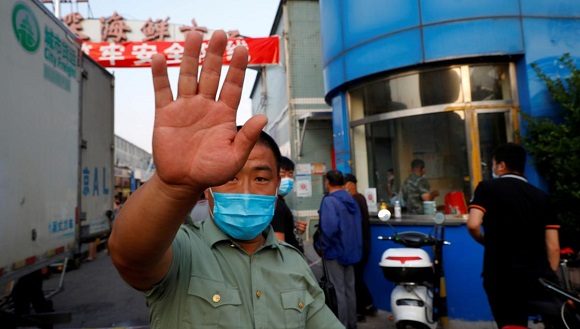 Gobierno chino toma medidas frente a un rebrote en mercado mayorista en Beijing. Foto: Reuters.
