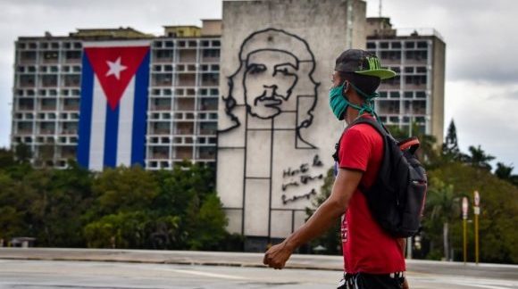 Los cubanos están próximos a la etapa post- covid. Foto: AFP