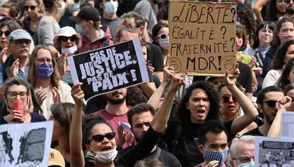 Protestas en Francia contra el racismo. Foto: Captura de video.