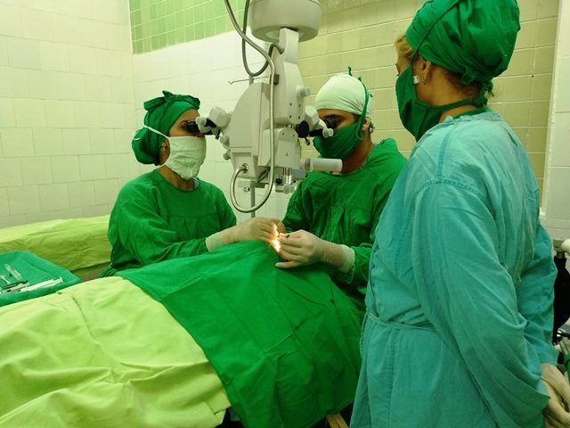 Microscopio oftalmológico para una mejor calidad en las atenciones médicas. /Foto Lilian Salvat Romero