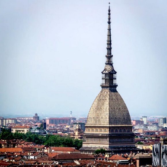 La Mole Antonelliana, construcción diseñada en el siglo XIX por el arquitecto Alessandro Antonelli. Con una altura de 167, 5 metros, fue el edificio más alto del mundo entre 1889 y 1908. Foto: Cubaminrex.