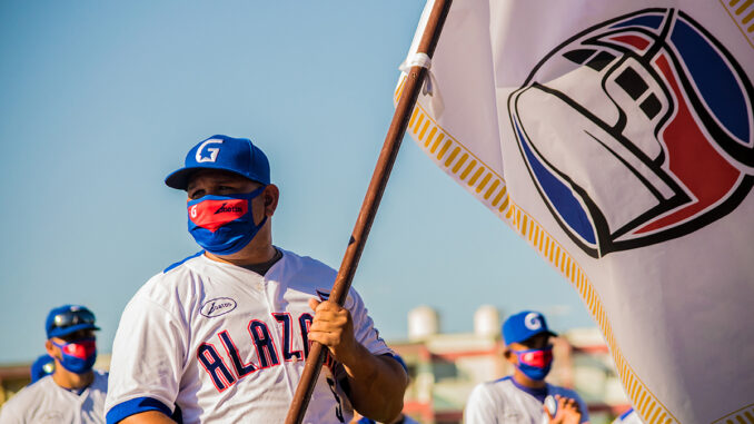 Abanderan equipo Alazanes de Granma para 60 Serie Nacional de Béisbol// Foto Ibrahín Sánchez Carrillo/ CMKX Radio Bayamo