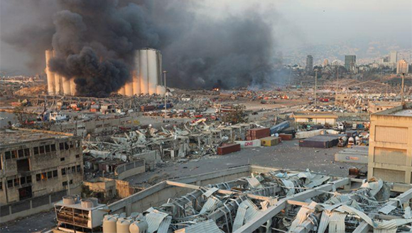 No está claro aún qué causó el incendio, qué desencadenó la explosión o qué tipo de explosivos había almacenados // Foto Reuters.