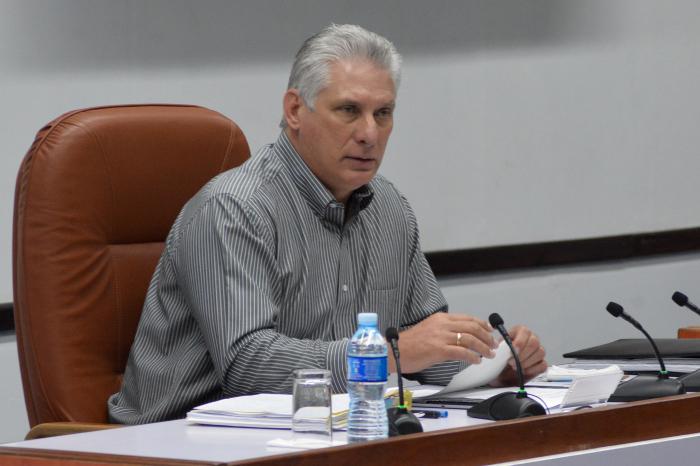 Se actuará contra los que se apoderan de las colas, los que acaparan varias posiciones y las venden, lucran, se benefician de las necesidades de la población, aseguró Díaz-Canel.// Foto Estudios Revolución