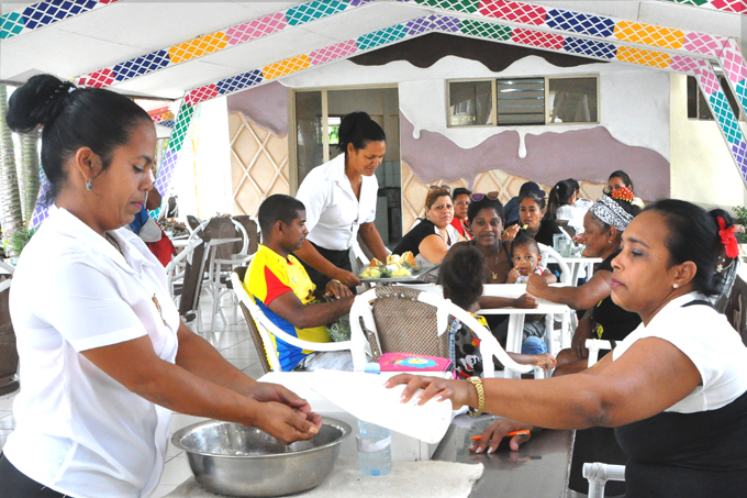 El complejo gastronómico Las Torres, en Bayamo, será una de las cuatros instaciones de Granma en poner en práctica el perfeccionamiento del comercio minorista local // Foto Rafael Martínez Arias