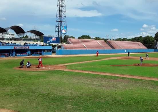 Alazanes de Granma en primer tropiezo en la 60 Serie Nacional de Béisbol// Foto Luis Carlos Palacios