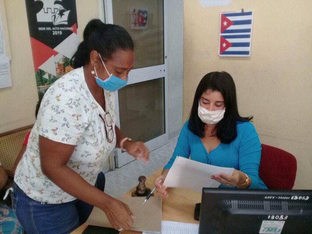 A buen ritmo campaña de declaración jurada sobre ingresos personales en Manzanillo // Foto Lilian Salvat Romero 