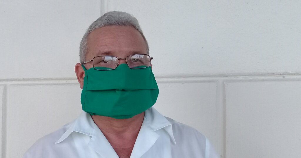 Doctor Carlos Rodríguez, director de Salud en Manzanillo // Foto Eliexer Pelaez