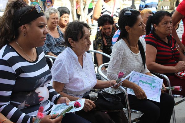 Mujeres manzanilleras. Archivo RG/ Marlene Herrera Matos