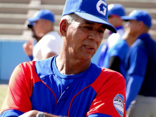 El experimentado director de béisbol aspira a la tercera corona de Alazanes de Granma // Foto Tomada de Radio Rebelde