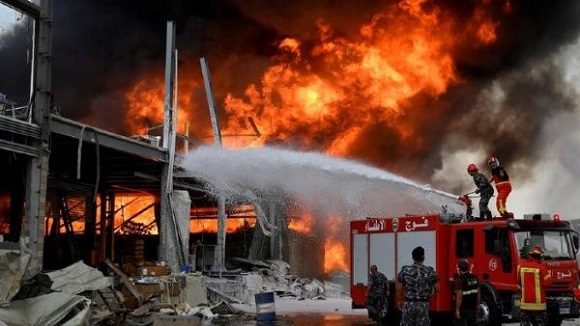 El siniestro ocurrió en la misma zona donde se registró la explosión que afectó toda la ciudad a inicios de agosto pasado. // Foto: EFE.