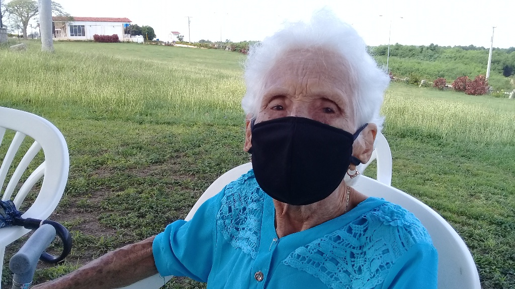 Nuvia Arévalo Sánchez tiene 101 y cautiva a todos con amor //Foto Eliexer Pelaez Pacheco 