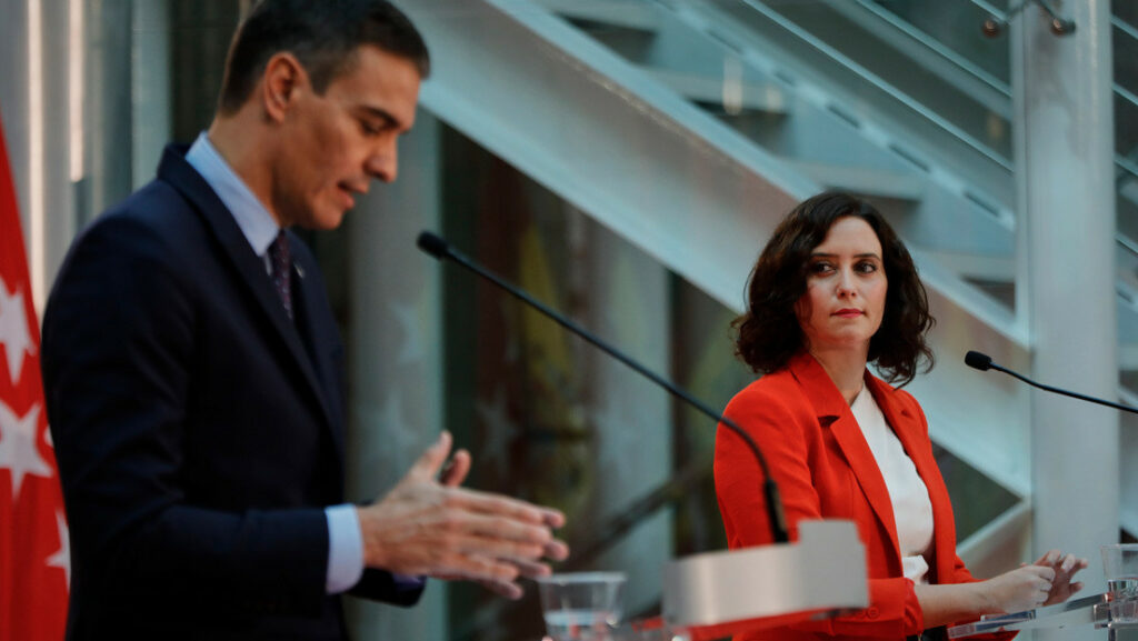 El presidente español Pedro Sánchez y la presidenta madrileña, Isabel Díaz Ayuso. Madrid, 21 de septiembre de 2020.J. Hellan. Pool / www.globallookpress.com