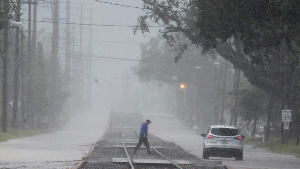 Fuertes lluvias antes de la llegada del huracán Delta en Lake Charles, Luisiana, EE.UU., 9 de octubre de 2020.Foto: Adrees Latif / Reuters