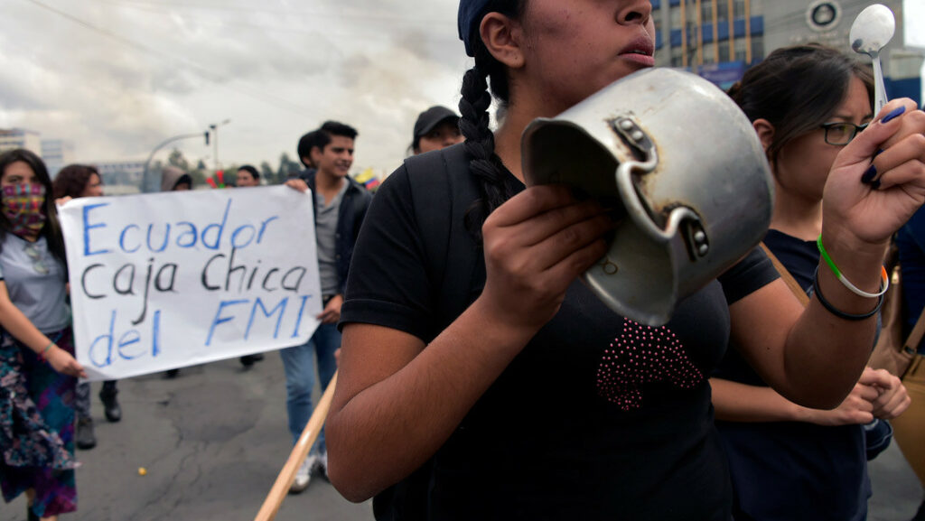 Protesta contra el Gobierno de Lenín Moreno en el centro de Quito, octubre de 2019.Rodrigo Buendia / AFP