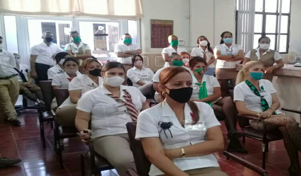 Los miembros de la sucursal 7601 de BANDEC de Manzanillo recibieron la sede de la celebración //Foto Adriana Gómez Cedeño
