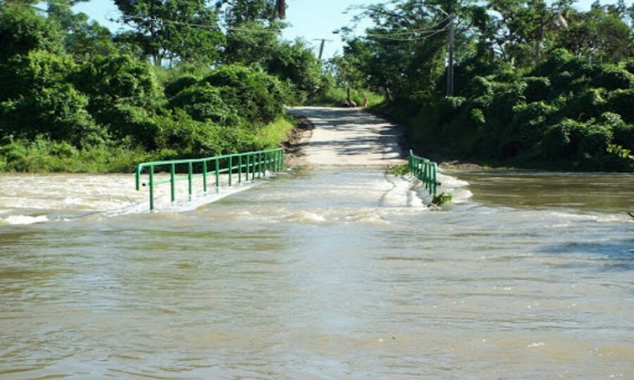 El CDM de Manzanillo mantiene hoy la vigilancia estricta de los afluentes del territorio //Foto tomada de Radio Bayamo