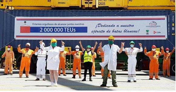 Trabajadores de la Terminal de Contenedores de Mariel. Foto: Sitio de la ZEDM.