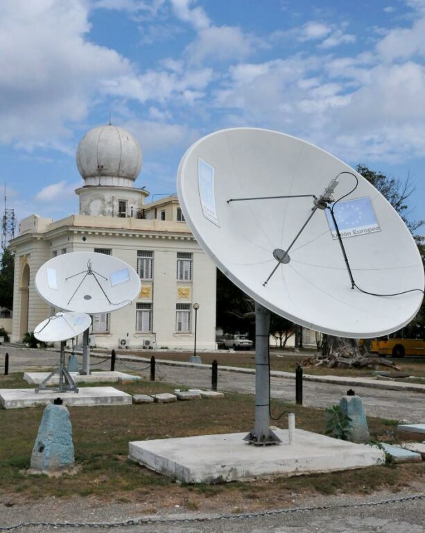  El Instituto de Meteorología es hoy un centro de primer nivel en las investigaciones científicas y en la prestación de servicios especializados, que benefician a diversos sectores de la vida nacional // Foto Jorge Luis González 